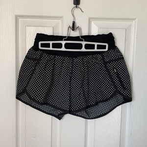 🍋 Lululemon polka dot shorts size 6